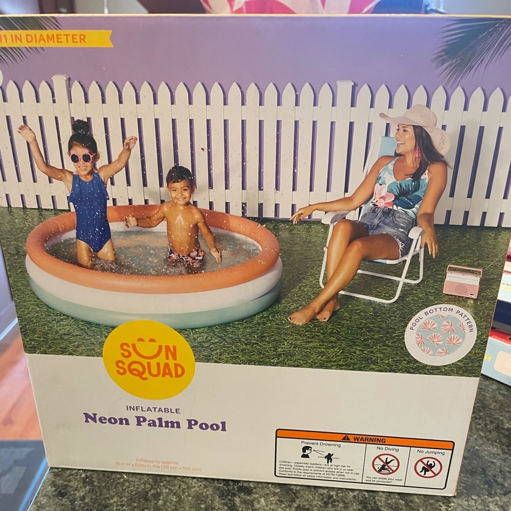 Sun squad inflatable pool